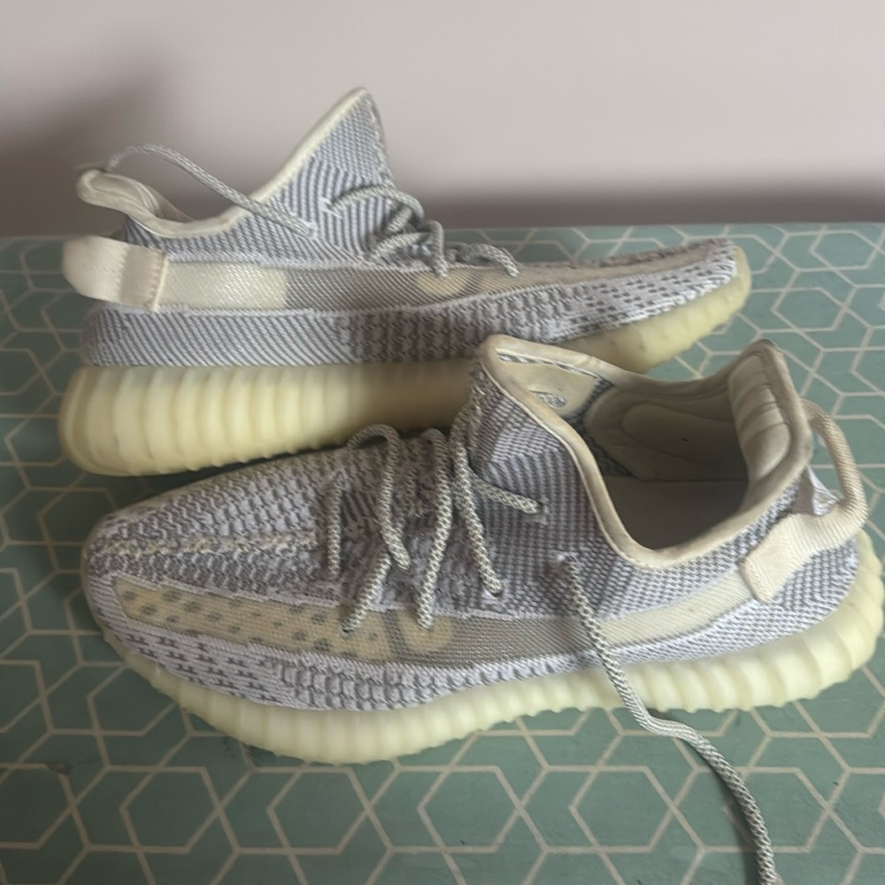 Yeezy 350 white size 10